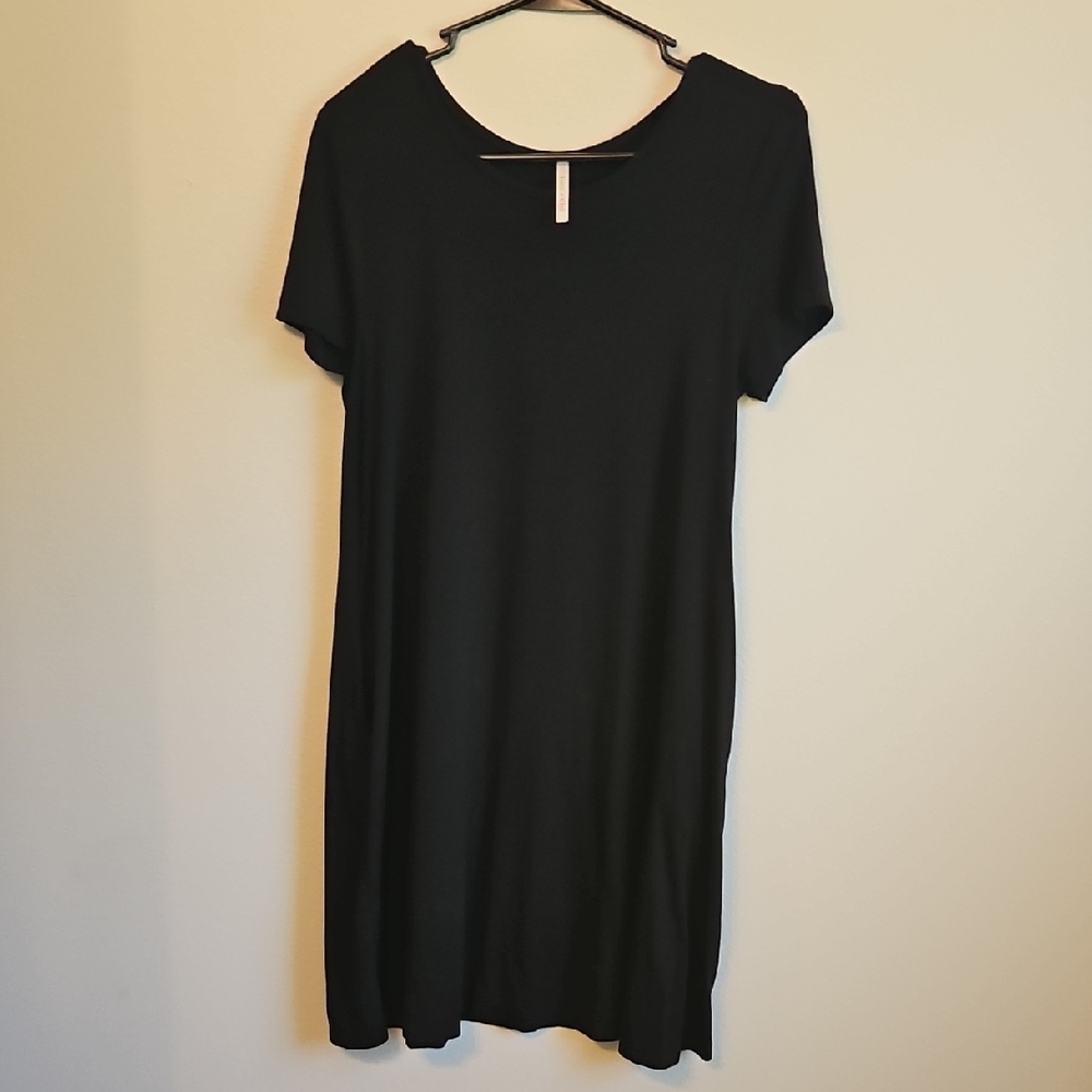 Black Sheath Midi Dress with Crew Neck